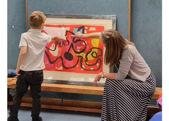 20.06.24 5. Kilmodan Pupils Looking At Alan Davie, 'Zurich Improvisations XI', With Ros Mckenna 2