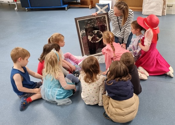 14.05.24 Kilmodan ELC Looking At Bel Cowie (1)