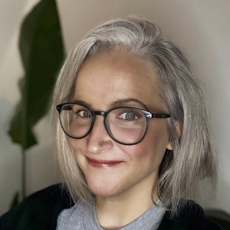 Lynsey Tomlinson Booth Headshot copy.jpeg